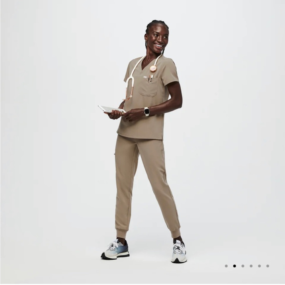 FIGS SCRUBS - LATTE